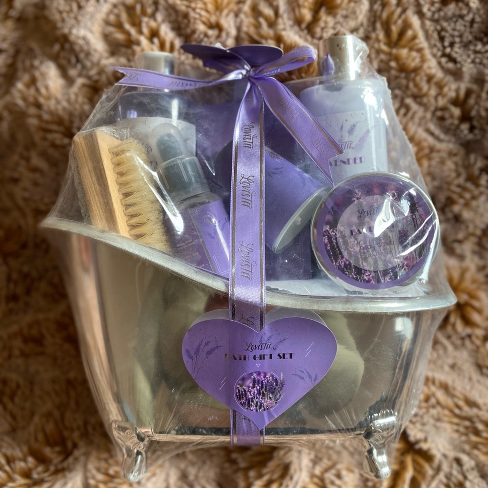 NWT lavender bath set